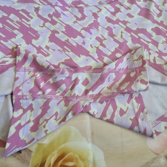 Gymshark pink sorbet print shorts - Picture 4 of 9